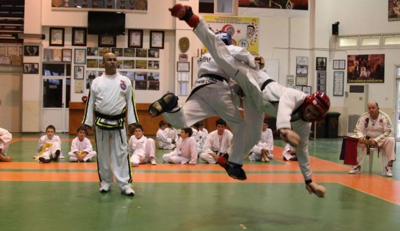 Taekwondocular serbest yarıştı