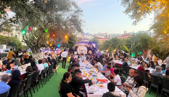 Girne'de geniş katılımlı iftar yemeği