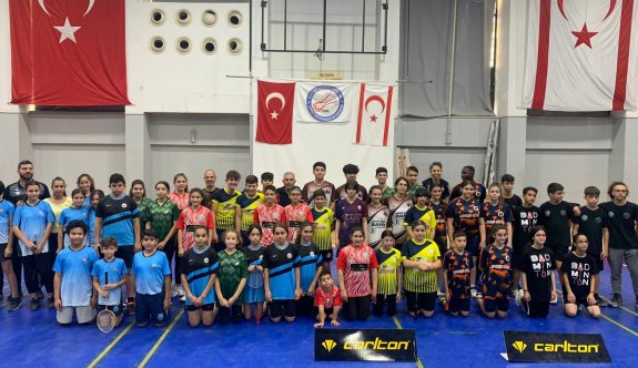 Badminton Carlton Yıldızlar Liginde YDÜ şampiyon