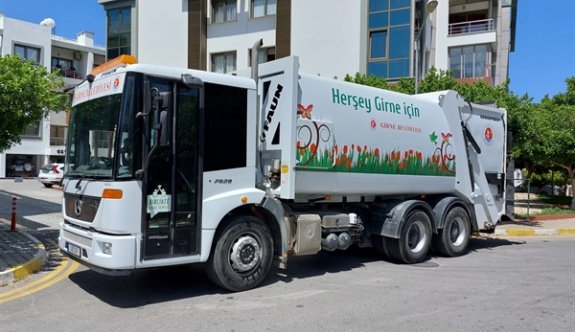 Girne Belediyesi Temizlik Bölümüne 2 araç daha kazandırıldı