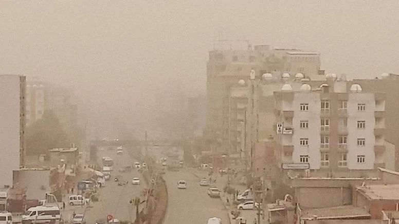 Irak’tan gelen kum fırtınası Türkiye’yi etkiledi