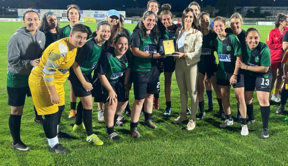 Kadın futbol şenliği Lefkoşa'da yapılacak