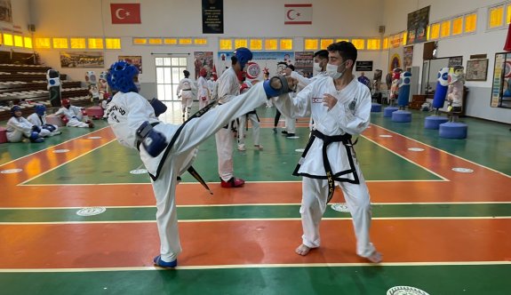 Taekwondocular Cihat Uskan anısına yarıştı