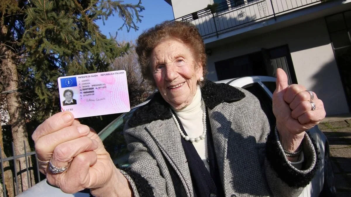 100 yaşında ehliyetini yeniledi