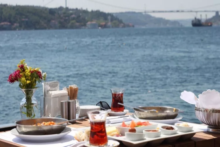 Anadolu Yakası'nın doyumsuz manzarası eşliğindeki kahvaltı mekanları