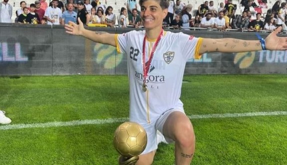 KTFF'den Kıbrıslı Türk futbolcu Zehra Borazancı'ya tebrik