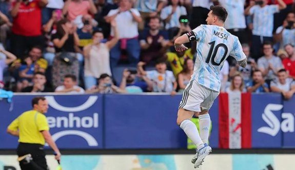 Messi, Estonya’yı tek başına devirdi