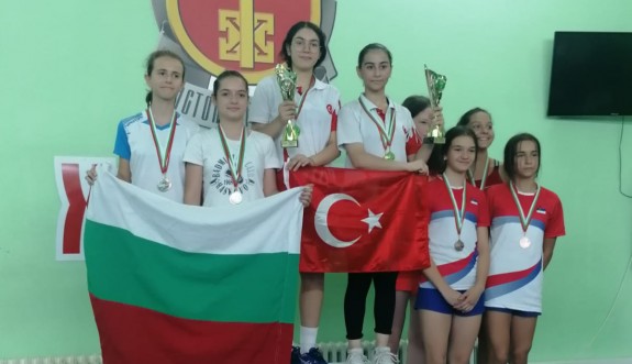 Badmintoncular uluslararası turnuvalarda derece arayacak