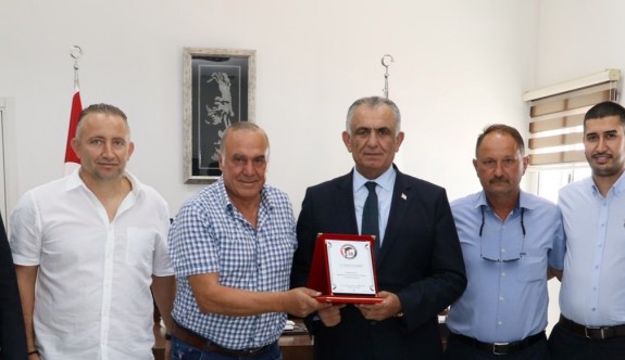 Çavuşoğlu, Larnaka Gençler Birliği Spor Kulübü’nü kabul etti