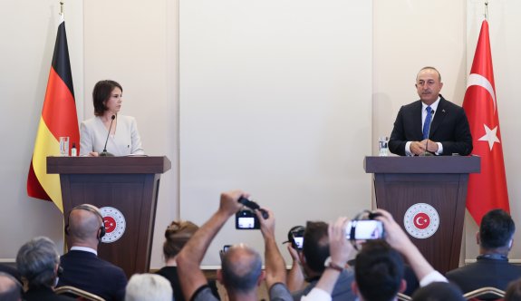 Çavuşoğlu: "Üçüncü ülkeler, Yunanistan’ın ve Rumların propagandasına alet olmaması gerekiyor"