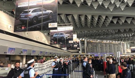 Rum milletvekilleri Frankfurt Havalimanı’nda mahsur kaldı