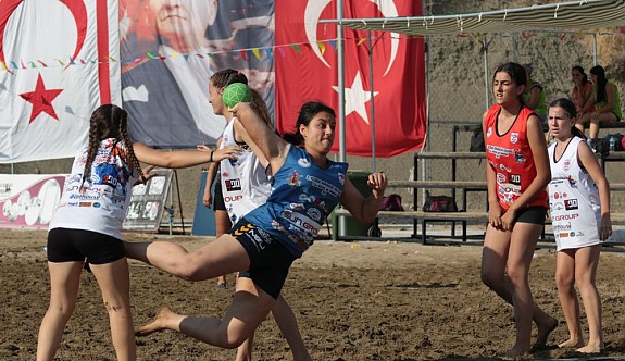 3. Kezban Bürüncük Kolozali Plaj Hentbol Anı Turnuvası yapılıyor