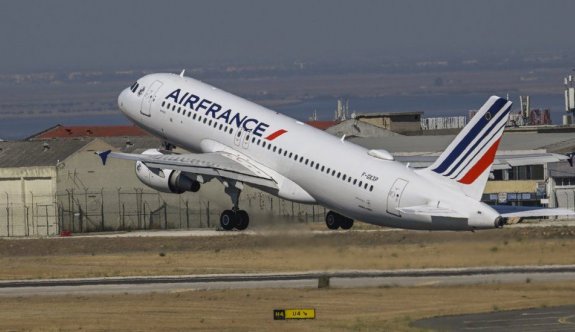 Air France kokpitte kavga eden iki pilotunu açığa aldı