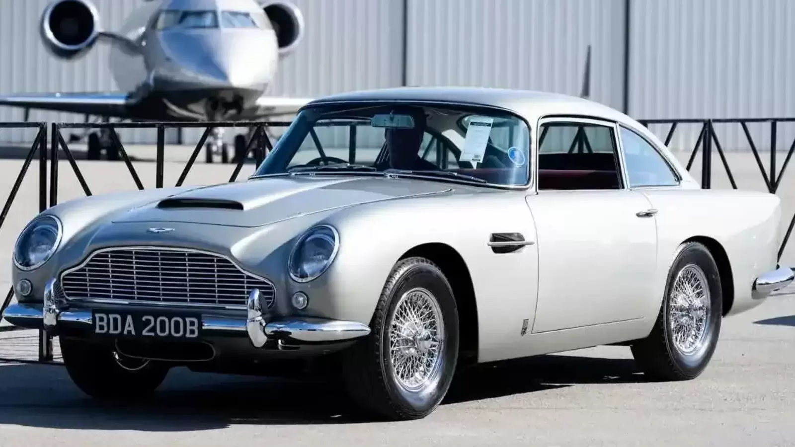 ‘James Bond aracı’ açık artırmayla satıldı