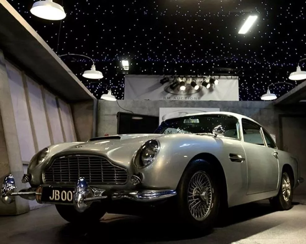 James Bond'un süper lüks arabası açık arttırmaya çıktı