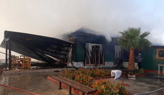 Yeniboğaziçi Belediyesi Plajındaki restorant kül oldu