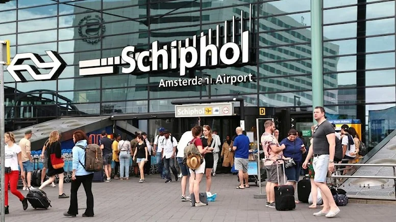 Amsterdam Havalimanı’ndan uyarı: Uçuşları durdurun