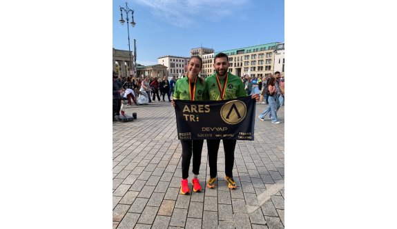 Ares sporcularından Berlin Maratonu’nda müthiş derece
