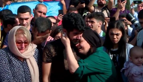 Azerbaycan 50 şehidine ağlıyor!