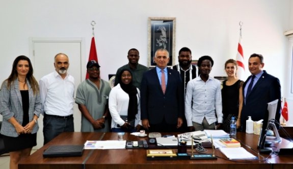 Bakan Çavuşoğlu, Nijeryalı öğrenci temsilcileriyle görüştü