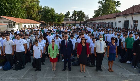Çavuşoğlu, Sedat Semavi Endüstri Meslek Lisesi’ni ziyaret etti