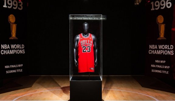 Michael Jordan'ın  Chicago Bulls forması rekor fiyata satıldı