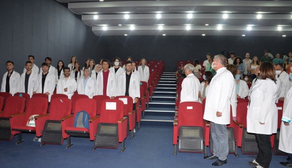 Girne Üniversitesi Tıp Fakültesi’nde öğrenciler beyaz önlüklerini giydi