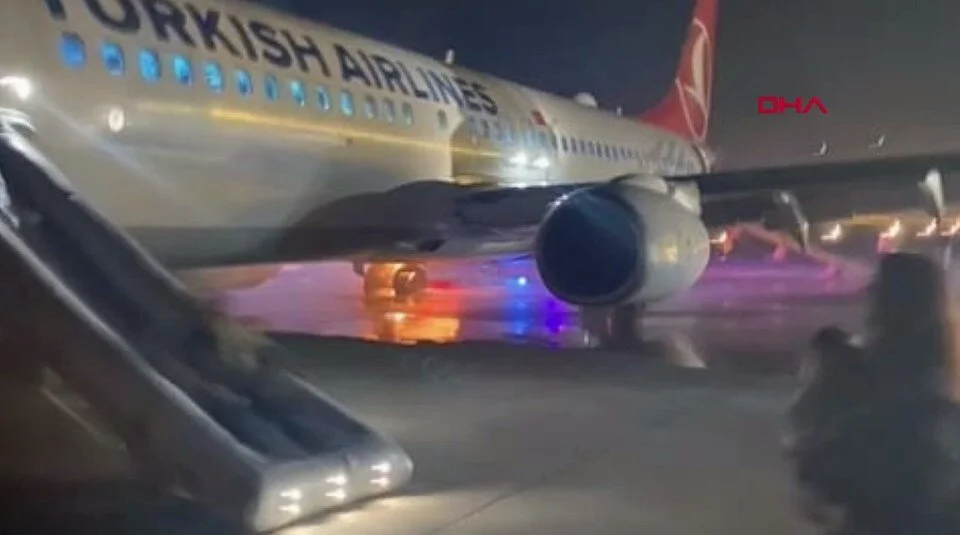 İstanbul Hatay seferini yapan THY uçağının lastiği iniş sırasında patladı