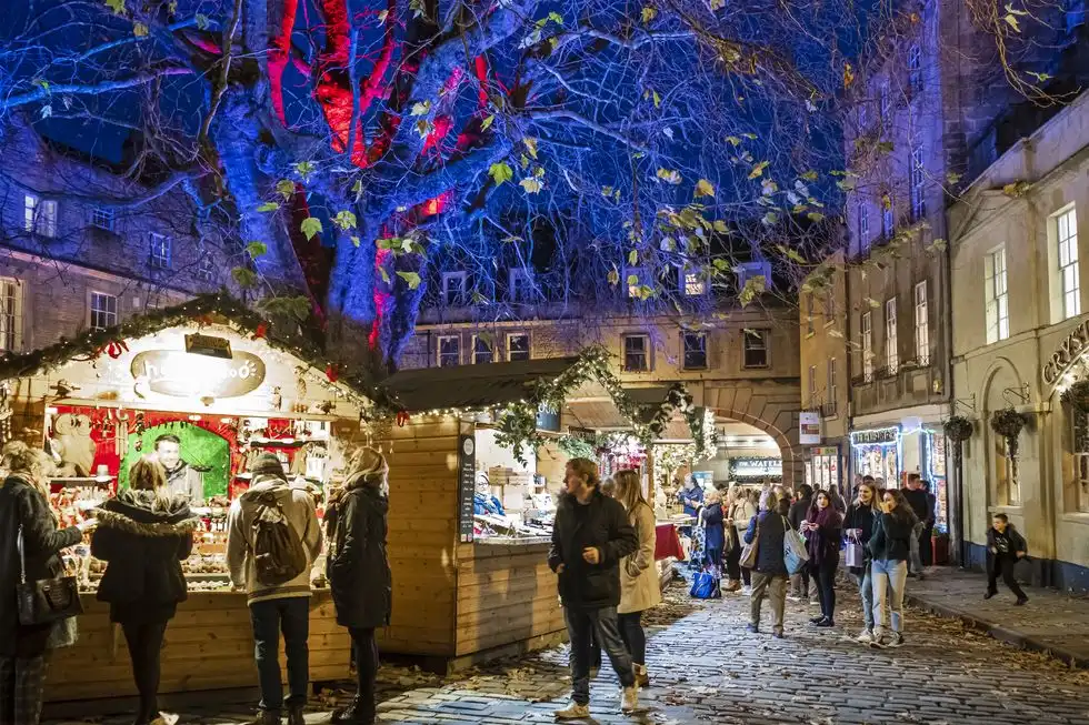 Avrupa’da enerji krizi Noel ışıklarını azaltıyor
