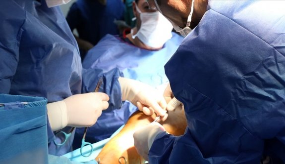 Göğüs kemiği açılmadan baypas ameliyatı yapılabiliyor