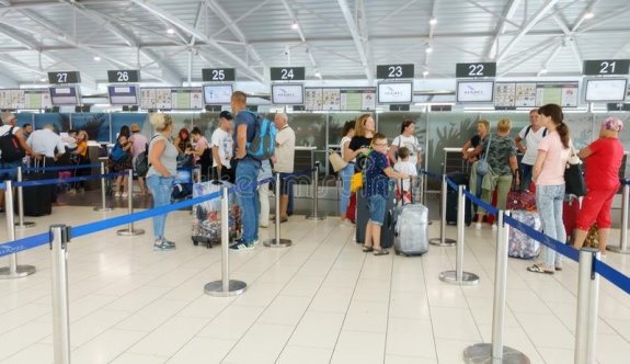 Güney Kıbrıs’taki havalimanlarından ekim ayında 1 milyonun üzerinde yolcu uçtu