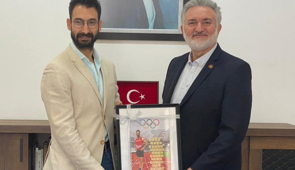 Milli Atlet Yiğitcan Hekimoğlu’ndan Evkaf’a teşekkür ziyareti