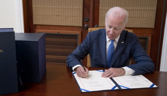 ABD Başkanı Biden 1,7 trilyon dolarlık bütçe tasarısını imzaladı