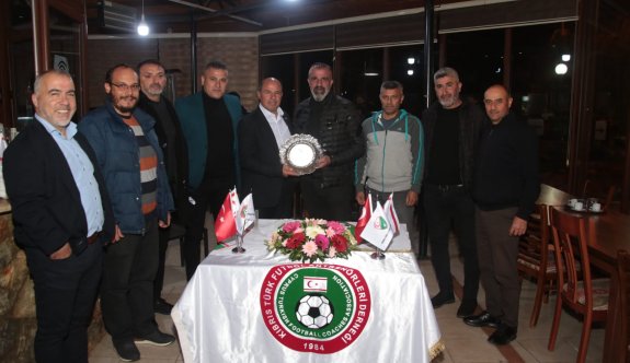 Antrenörlerin bölgesel toplantıları Girne’de devam ediyor
