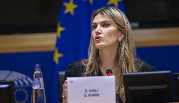 Avrupa Parlamentosu Başkan Yardımcısı, Yunan Eva Kaili yolsuzluk iddiasıyla gözaltında