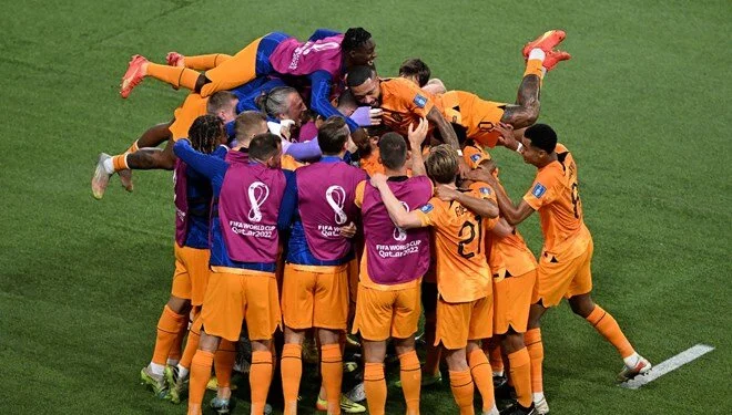 Dünya Kupası'nda ilk çeyrek finalist Hollanda