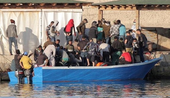İtalya’dan göçmen gemilerine izin