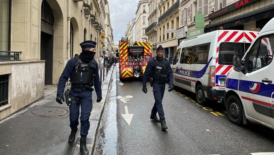 Paris’te silahlı saldırı