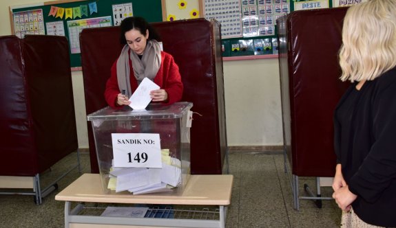 Yerel Seçimler için oy verme işlemi sürüyor