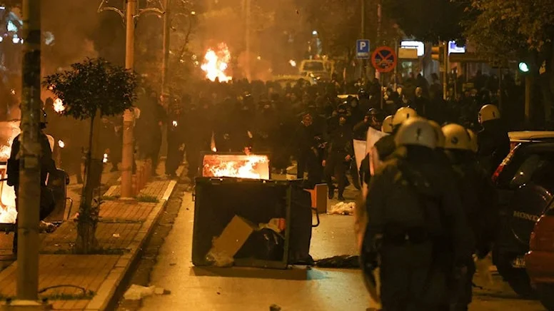 Yunanistan karıştı: Binlerce gösterici polisle çatıştı