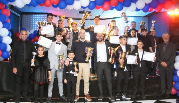 Başarılı kartingciler 2022 sezonu kupalarını aldı
