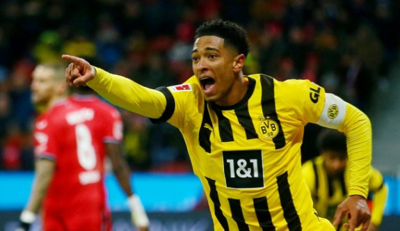 Borussia Dortmund zirve yarışını bırakmıyor