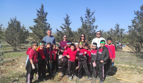 Haspolat İlkokulu Orman Bayramını, ormanda kutladı