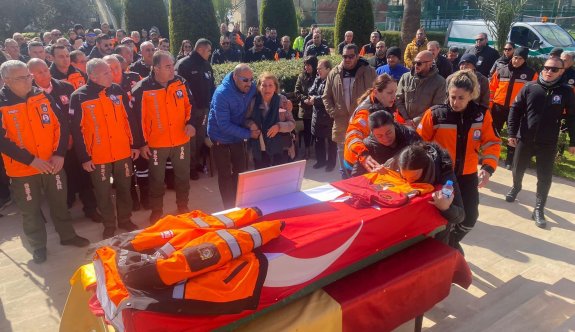 Amaç Arnavutoğlu Sivil Savunma Teşkilatı Başkanlığında göz yaşlarıyla uğurlandı