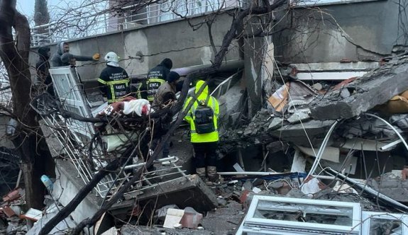 Azerbaycan, deprem nedeniyle Türkiye'ye 370 kişilik arama kurtarma ekibi gönderecek
