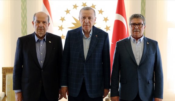 Erdoğan, Cumhurbaşkanı Tatar ve Başbakanı Üstel ile görüştü