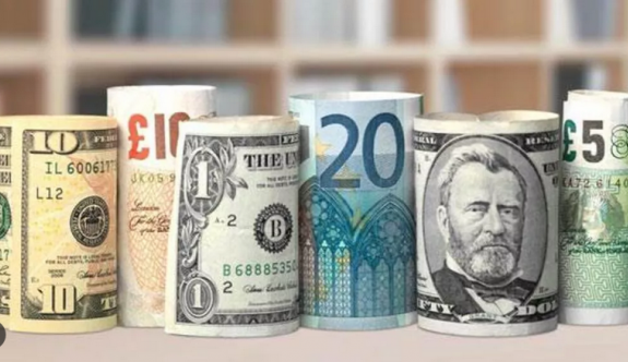 Haftanın son gününde euro 20,65 liradan, sterlin 23,15 liradan işlem görüyor