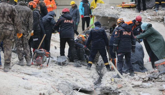 Türkiye'deki depremlerde can kaybı 12 bin 873'e yükseldi