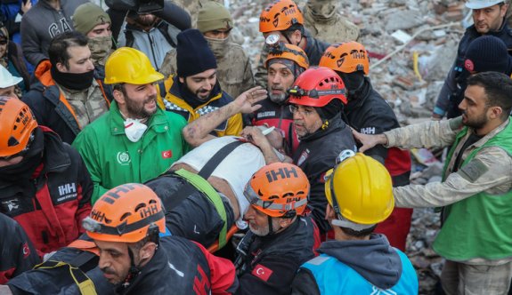 Türkiye'deki depremlerde can kaybı 20 bini aştı