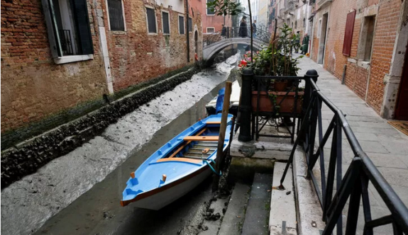 Venedik kanallarında çarpıcı görüntüler